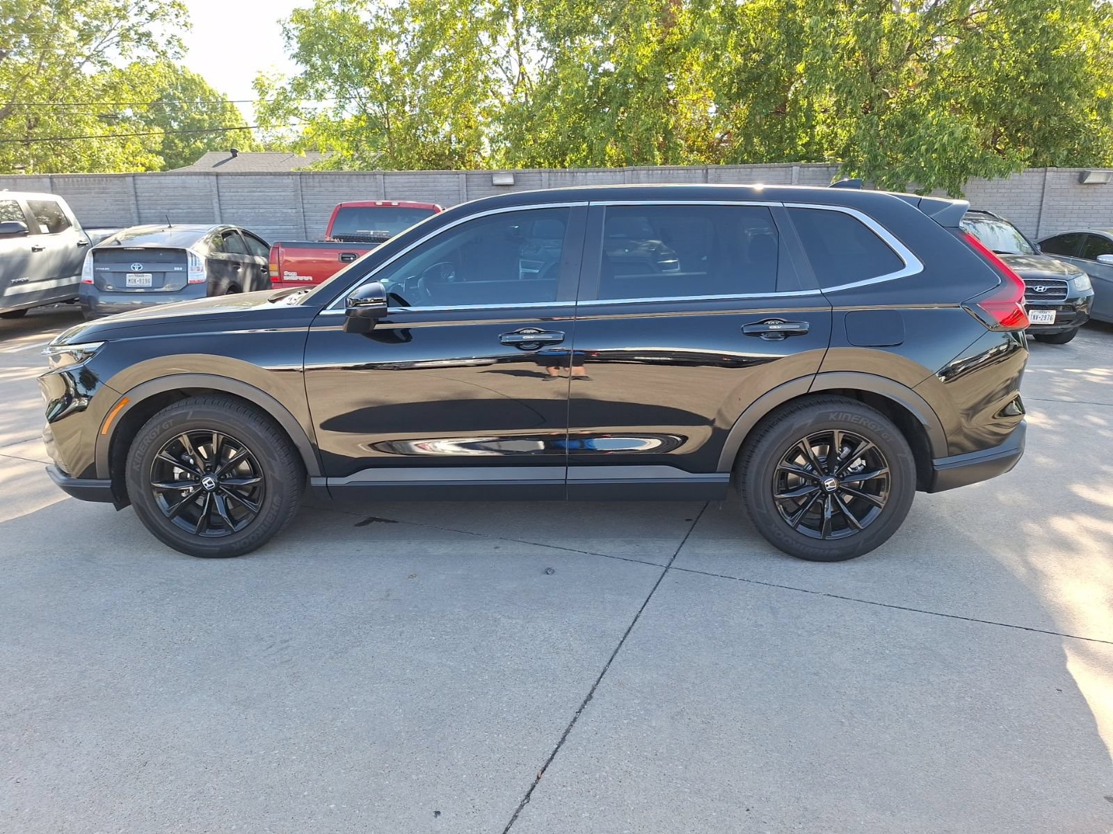 Used 2025 Honda CR-V EX image 3