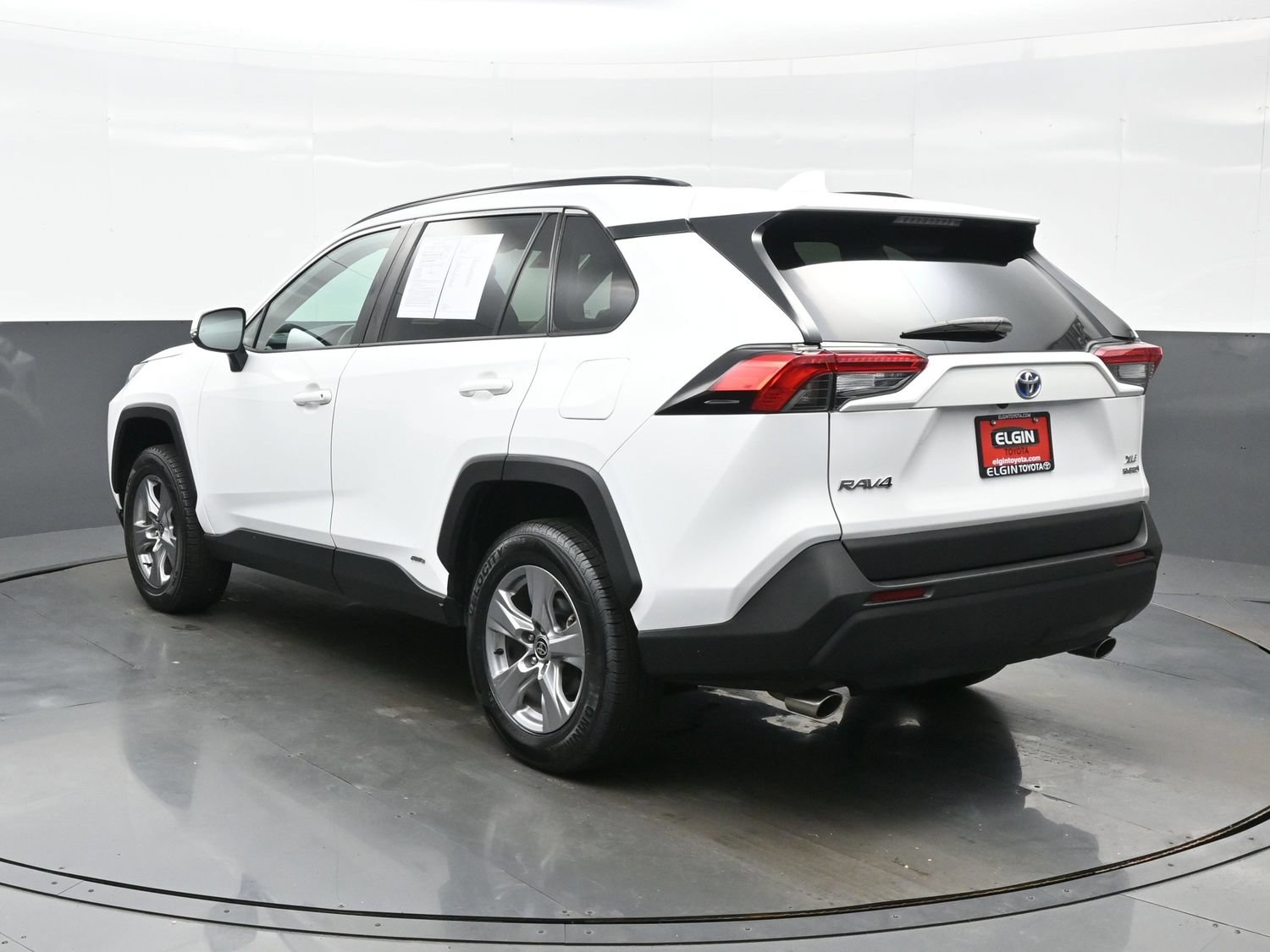 Used 2022 Toyota RAV4 XLE AWD/4WD image 4