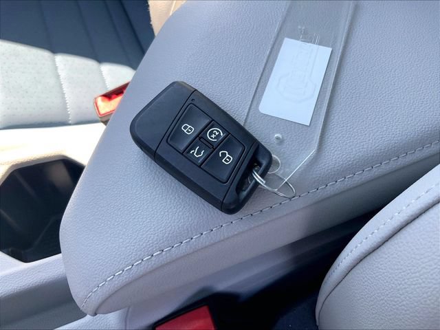 Used 2025 Volkswagen Jetta SE w/ Sunroof Package FWD image 20
