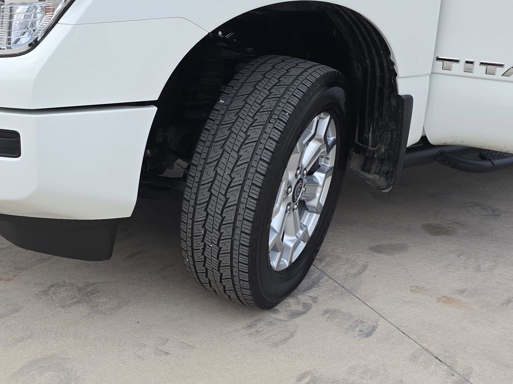 Used 2024 Nissan Titan SV w/ SV Convenience Package image 34