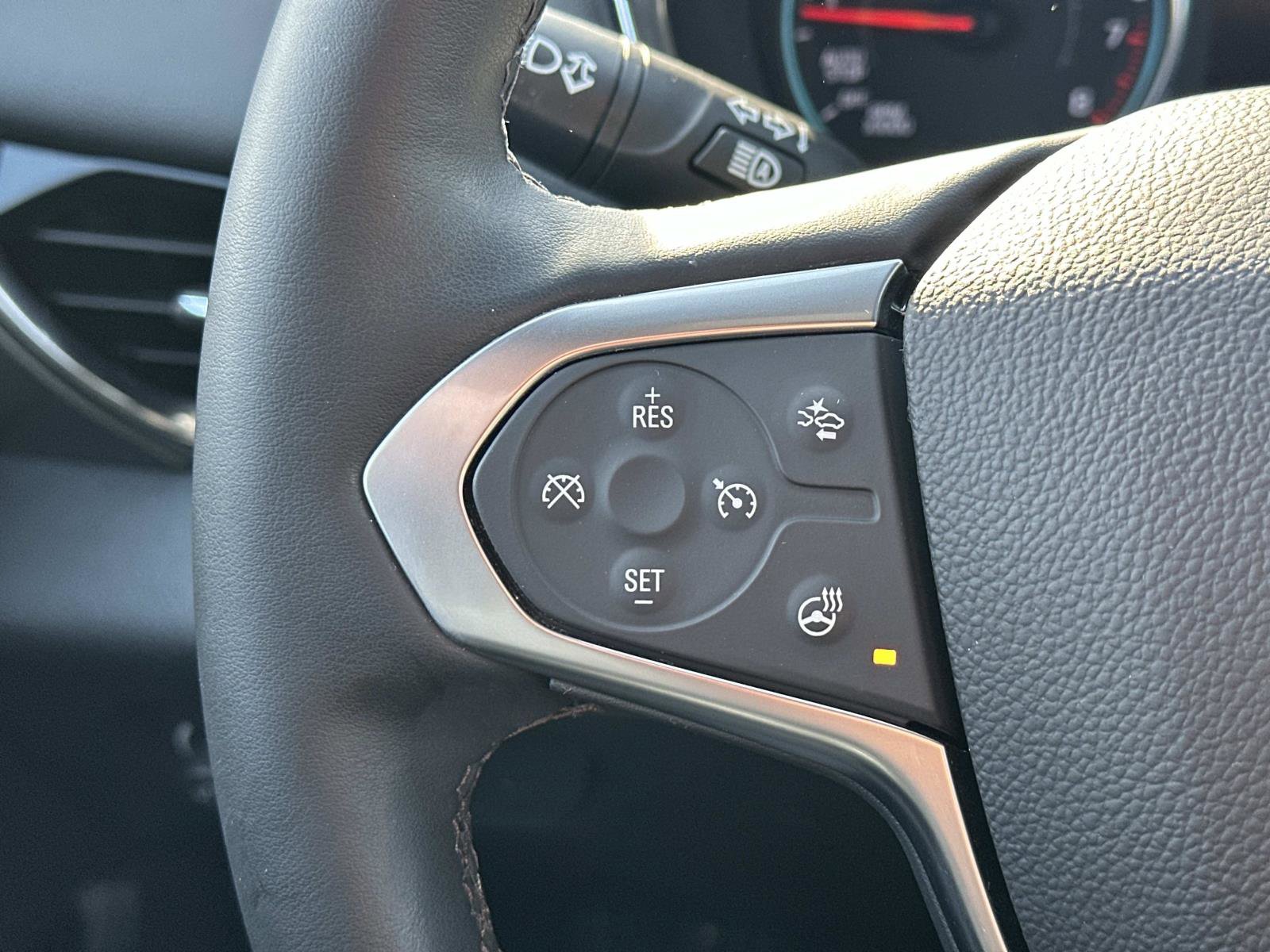 Used 2023 Chevrolet Traverse LT w/ Rear Camera Mirror Package image 22