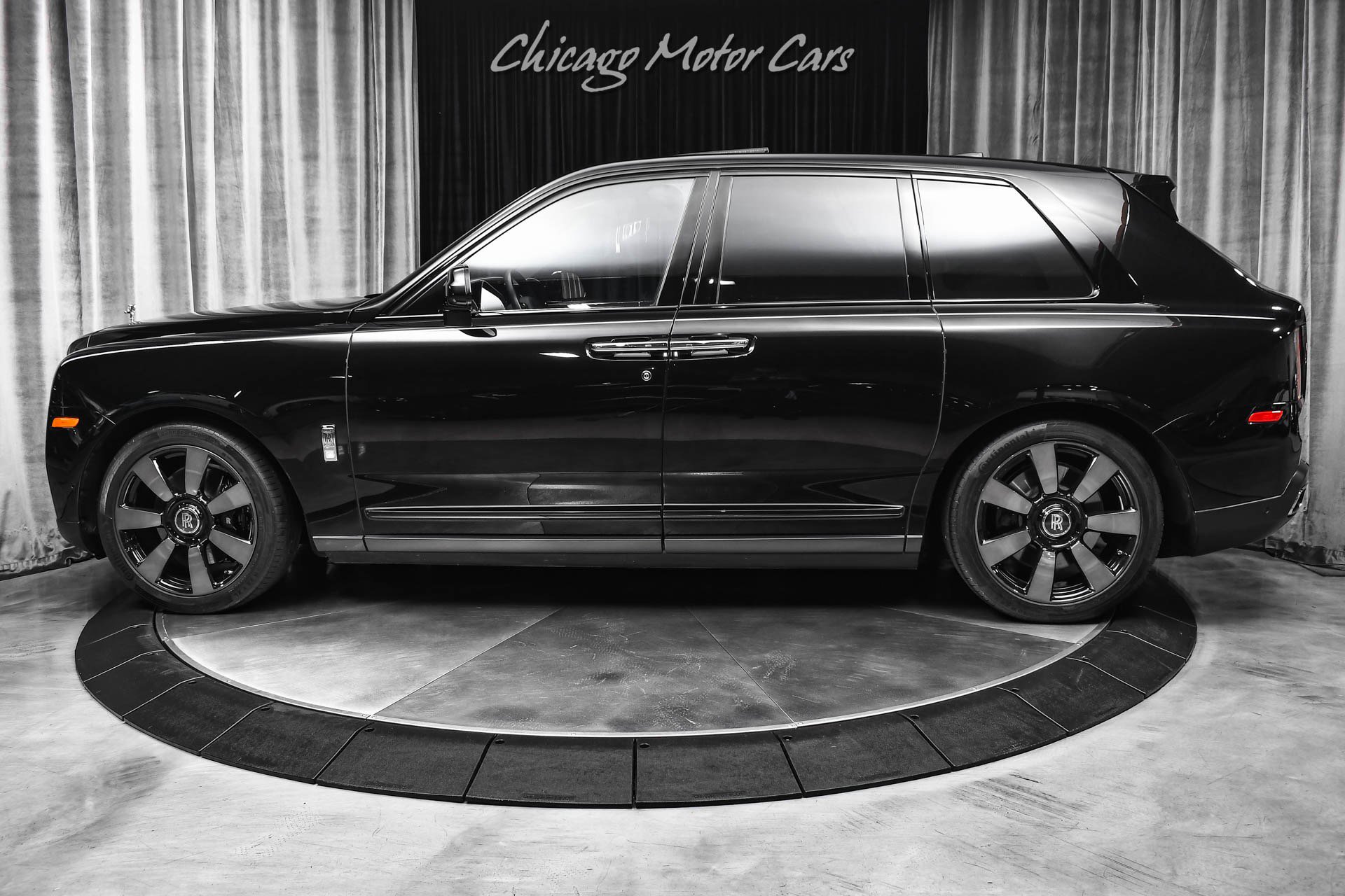 Used 2023 Rolls-Royce Cullinan w/ Cullinan Package image 44