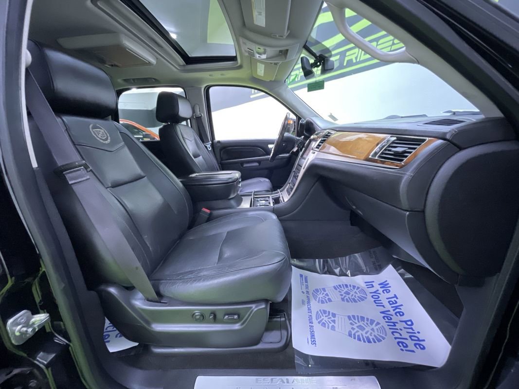 Used 2013 Cadillac Escalade Platinum image 32