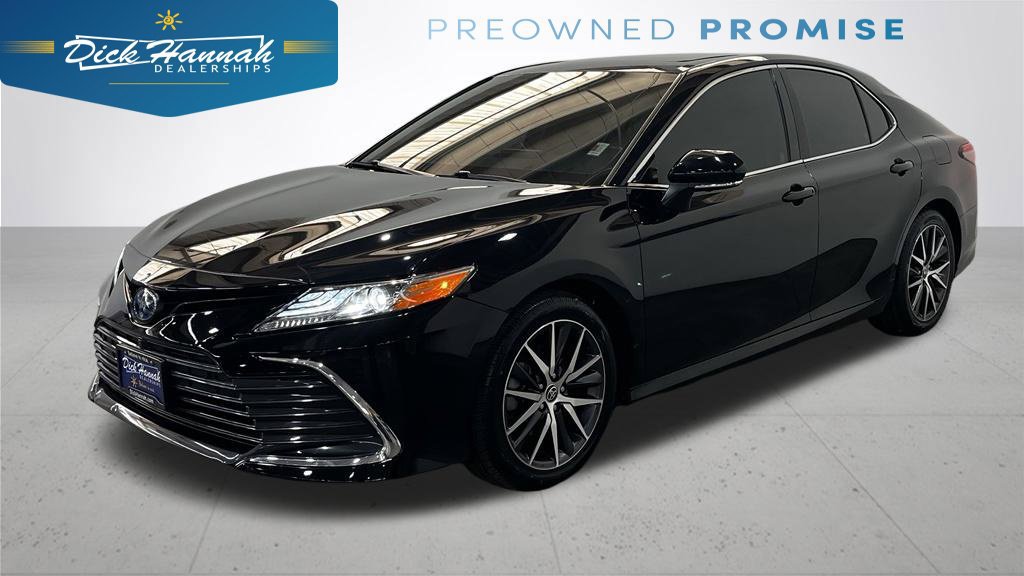 Used 2022 Toyota Camry XLE w/ Navigation Upgrade Package FWD image 1