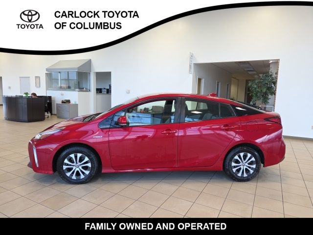 Used 2020 Toyota Prius LE image 2