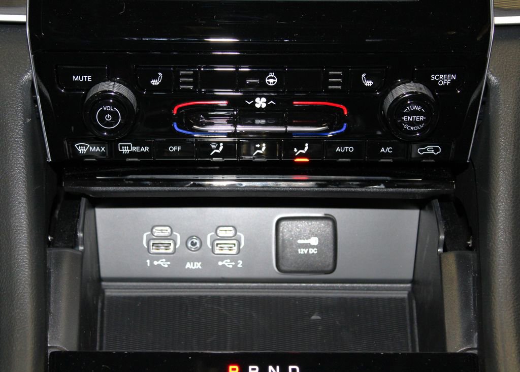 New 2025 Jeep Grand Cherokee Laredo w/ Luxury Tech Group I image 20