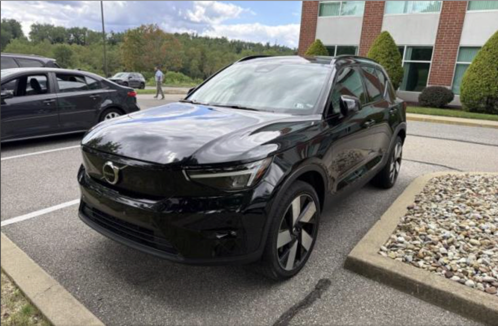Used 2023 Volvo XC40 Recharge Ultimate w/ Protection Package Premier AWD/4WD image 1