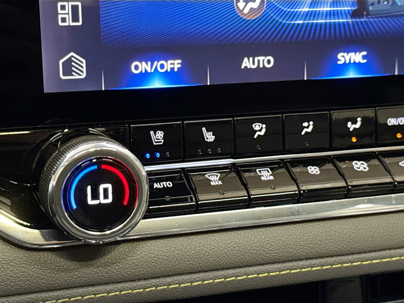 Used 2026 Chevrolet Colorado ZR2 w/ Technology Package AWD/4WD image 23
