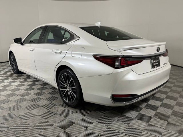 Certified 2025 Lexus ES 300h w/ Premium Package image 4