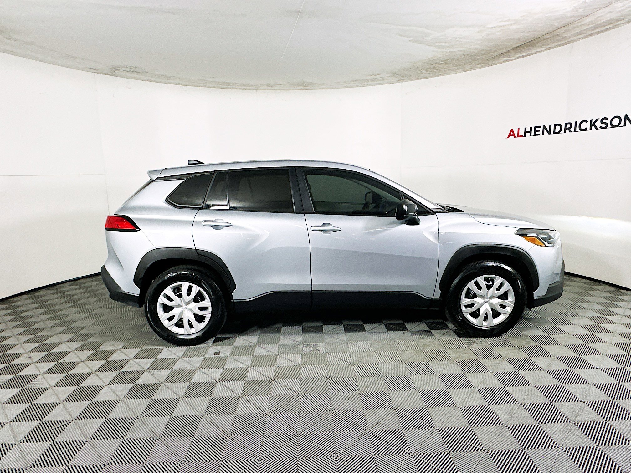 Used 2024 Toyota Corolla Cross L image 2