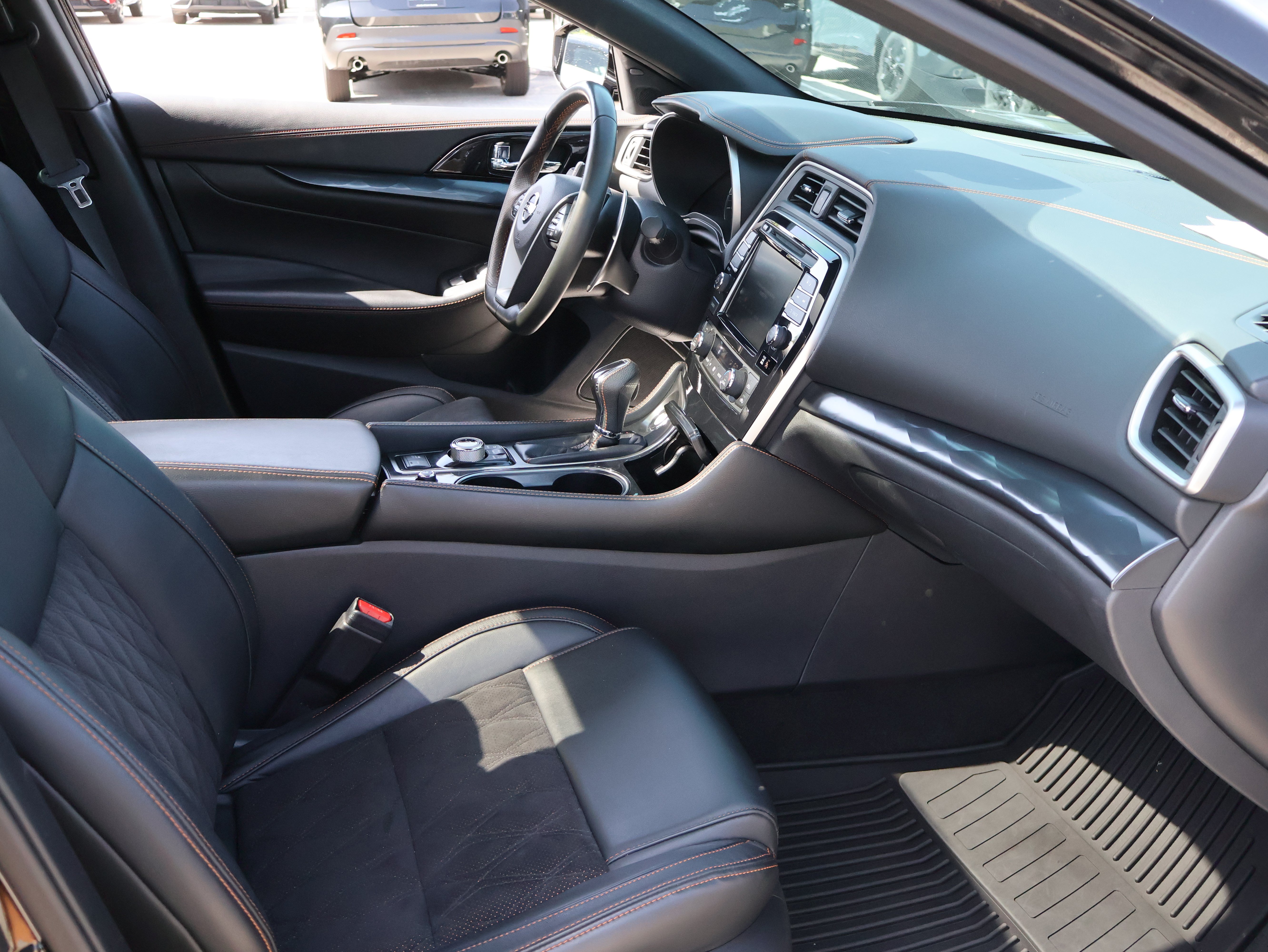 Used 2022 Nissan Maxima SR w/ Sport Mat Group FWD image 8