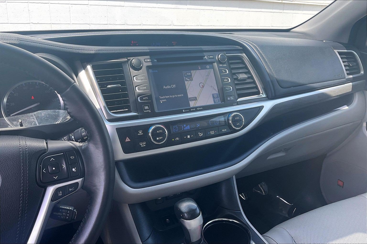 Used 2018 Toyota Highlander Limited AWD/4WD image 7