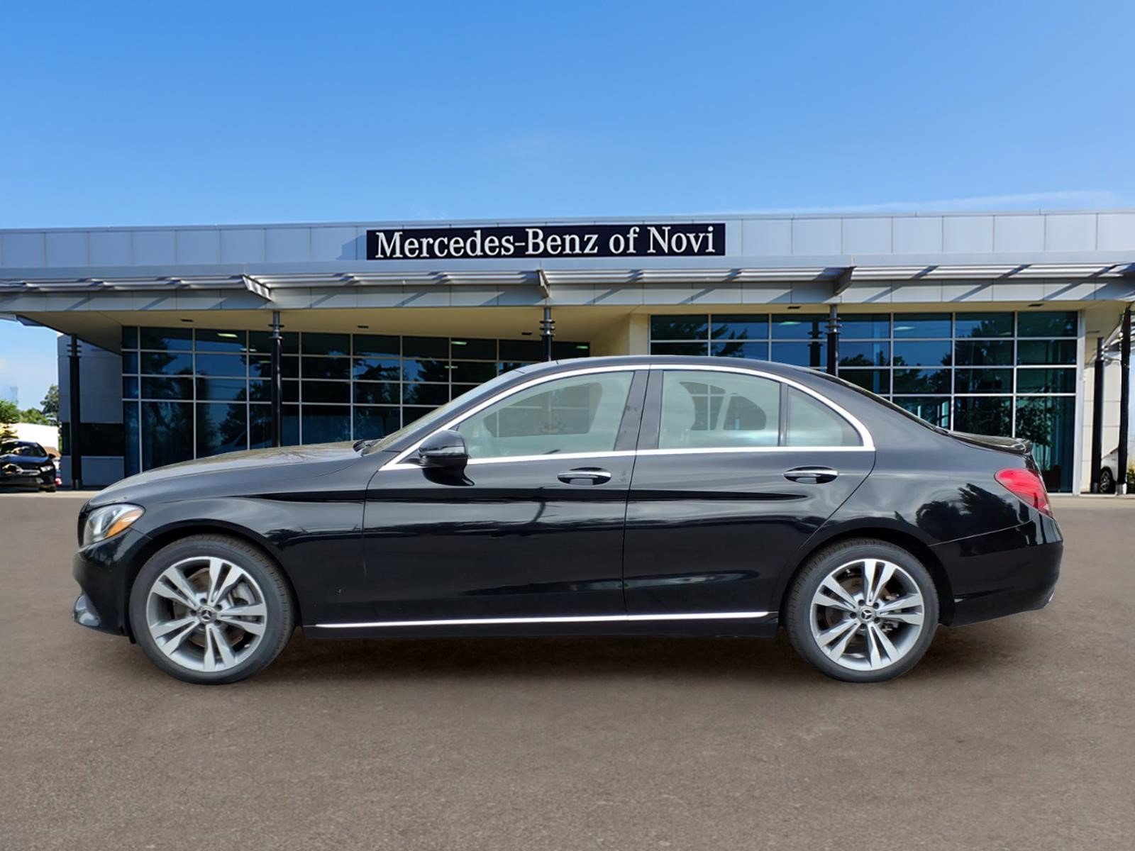 Used 2018 Mercedes-Benz C 300 4MATIC Sedan image 2