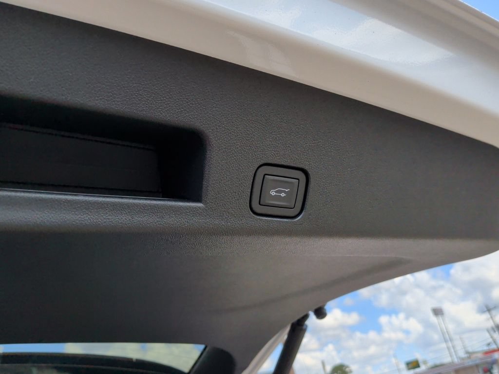 New 2027 Chevrolet Traverse LT w/ Midnight/Sport Edition FWD image 43