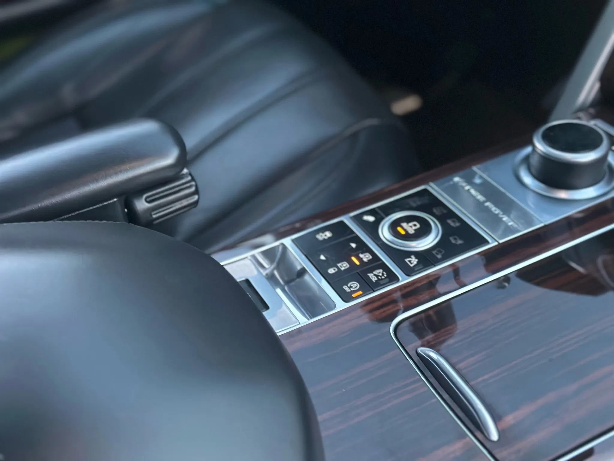 Used 2015 Land Rover Range Rover Supercharged image 50