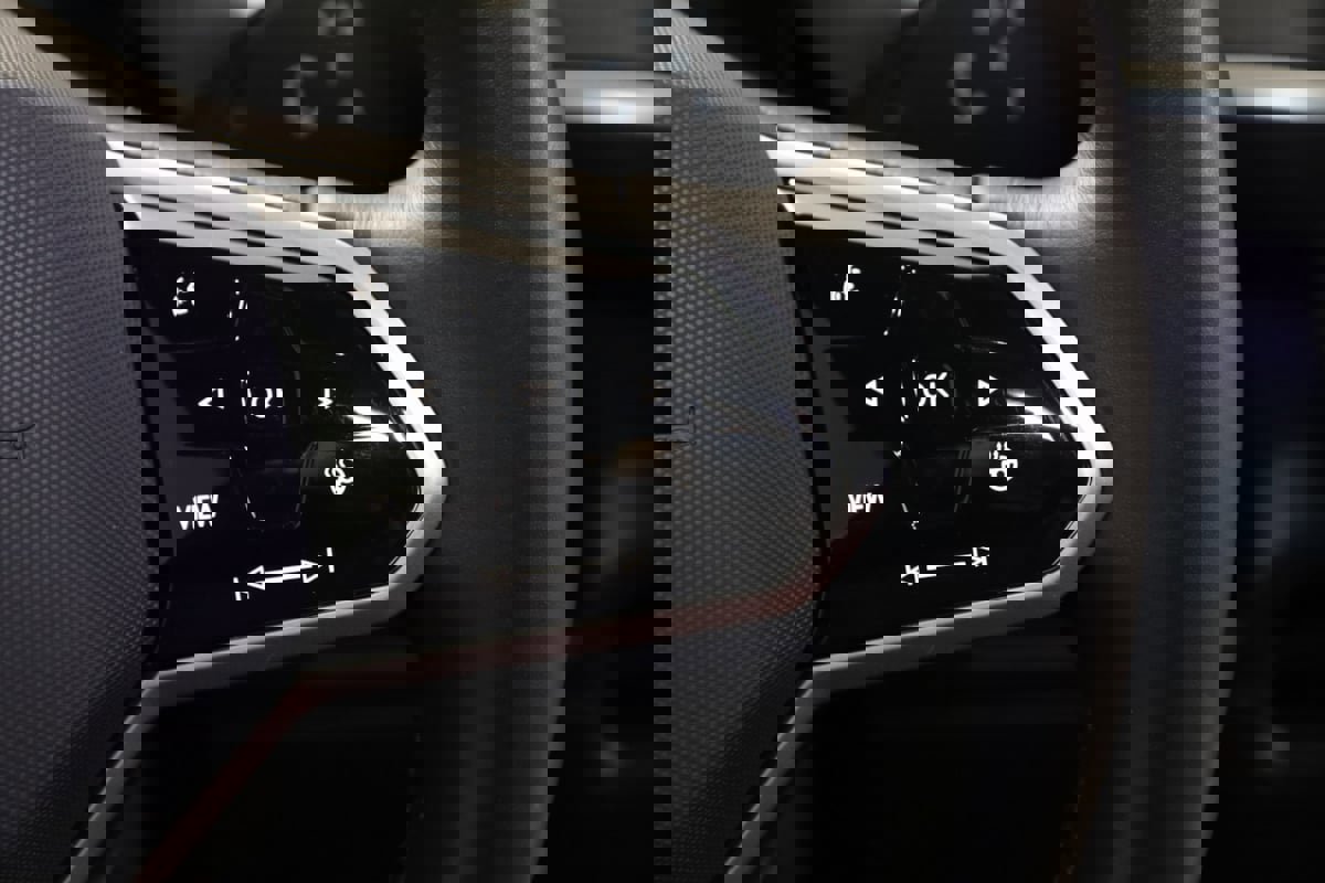 Used 2025 Volkswagen ID. Buzz Pro S image 40