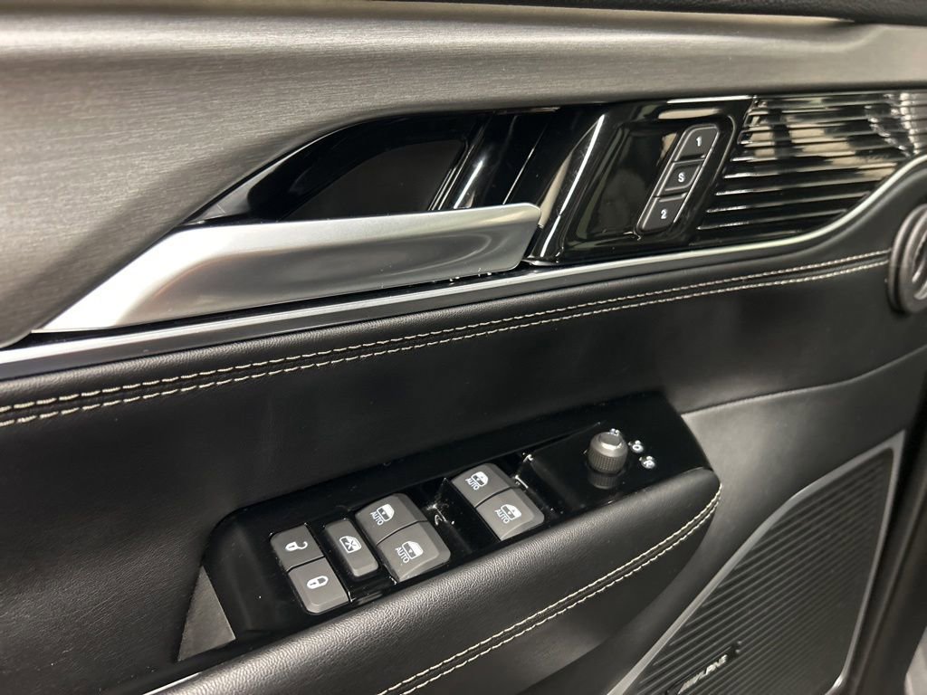 Used 2024 Jeep Wagoneer Series II AWD/4WD image 27