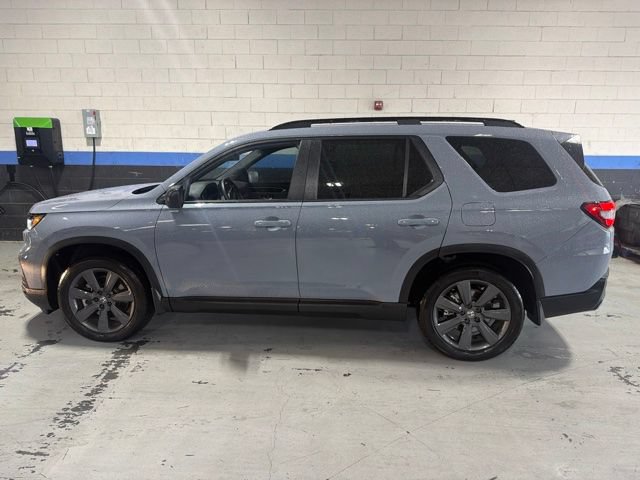 Used 2025 Honda Pilot Sport image 7