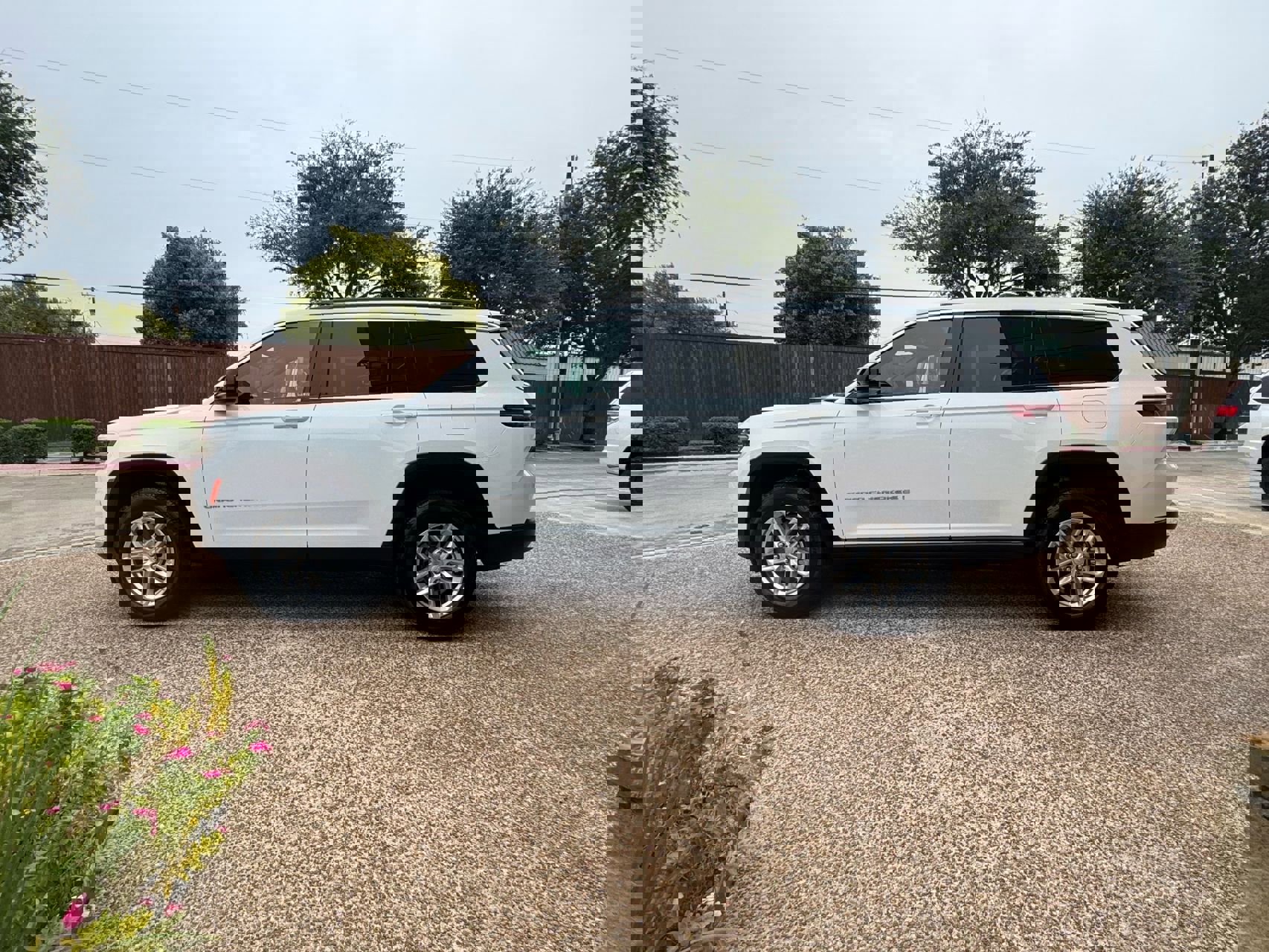 Used 2025 Jeep Grand Cherokee L Laredo w/ Luxury Tech Group I image 11