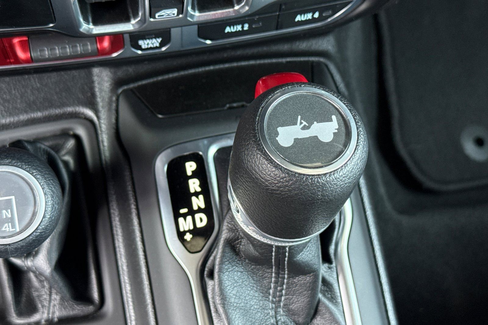 Used 2025 Jeep Wrangler Unlimited Rubicon AWD/4WD image 32