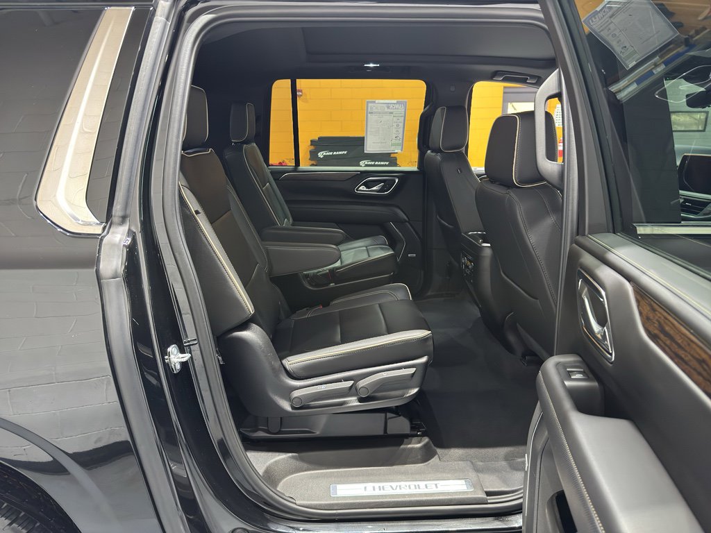 Used 2024 Chevrolet Suburban Premier image 20