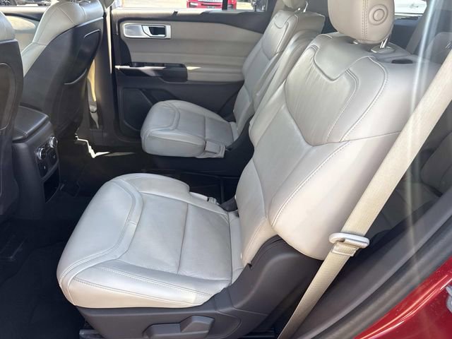 Used 2020 Ford Explorer Platinum w/ Premium Technology Package AWD/4WD image 17