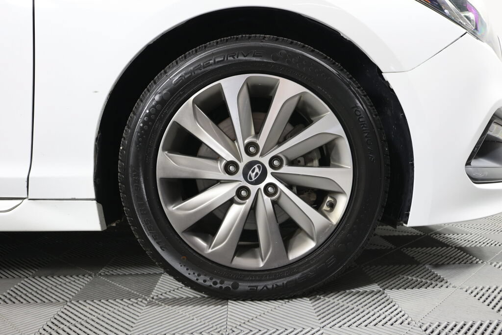Used 2016 Hyundai Sonata Sport w/ Option Group 1V FWD image 6