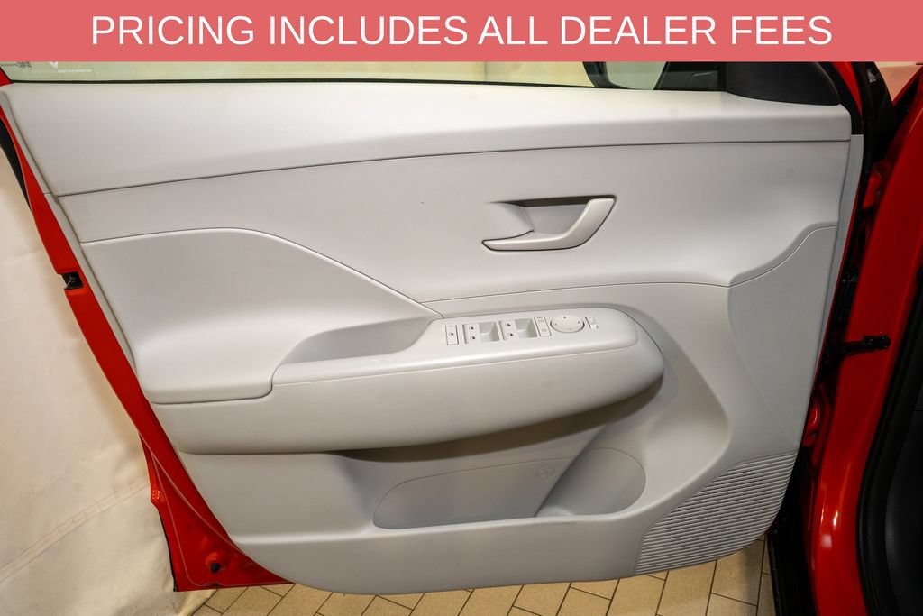 Used 2025 Hyundai Kona SEL FWD image 11