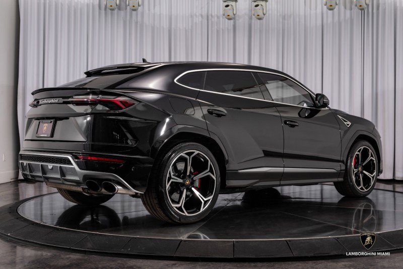 Used 2021 Lamborghini Urus image 13