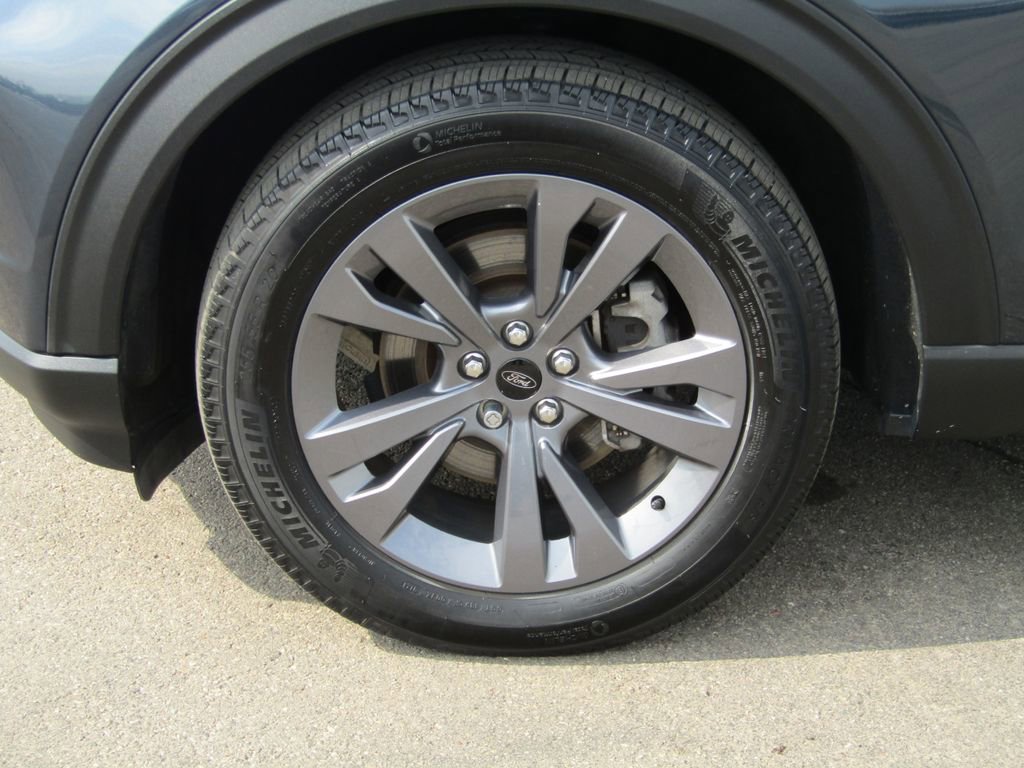 Used 2024 Ford Explorer XLT w/ Equipment Group 202A AWD/4WD image 4