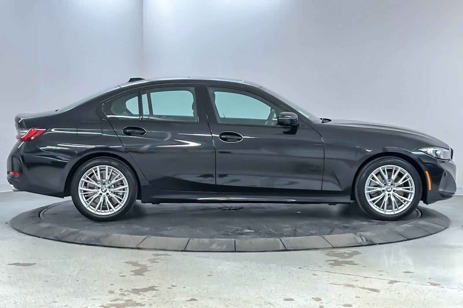 Used 2023 BMW 330i Sedan w/ Premium Package RWD image 8