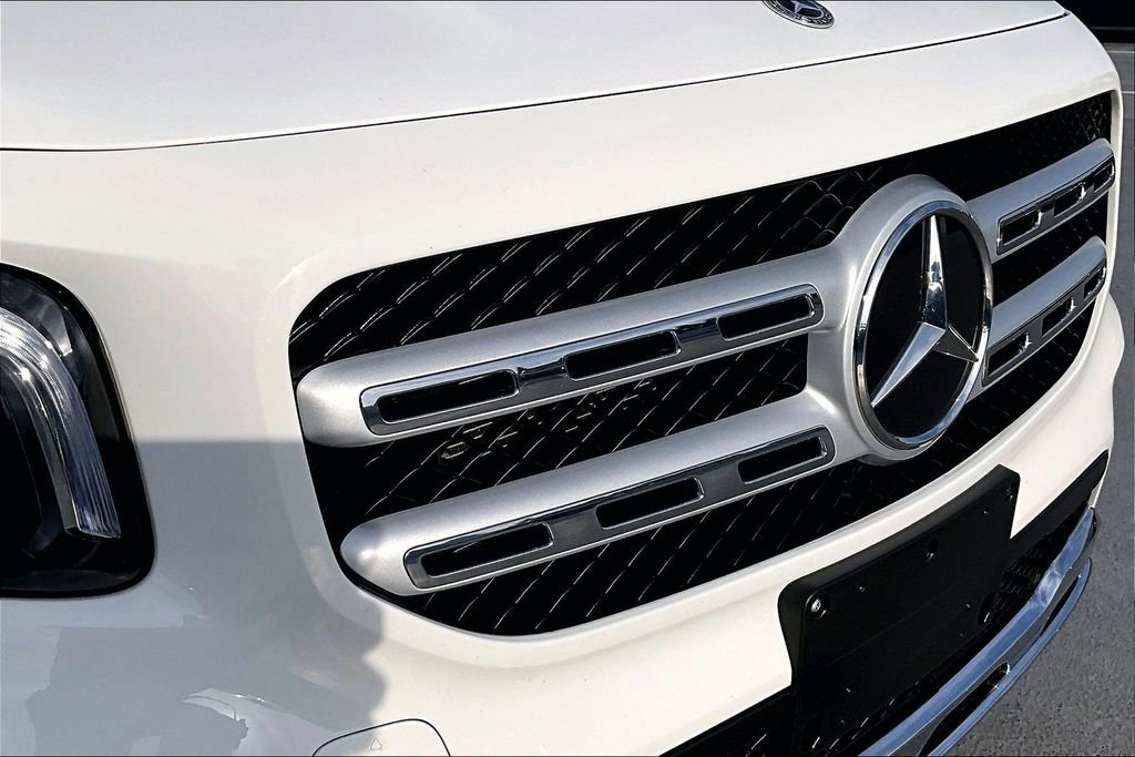Used 2023 Mercedes-Benz GLB 250 w/ Premium Package image 31