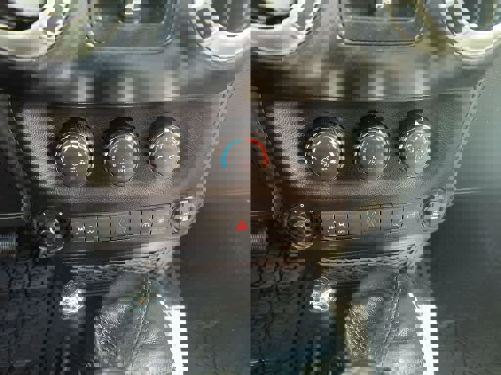 Used 2017 Jeep Wrangler Unlimited Sahara w/ Connectivity Group image 18