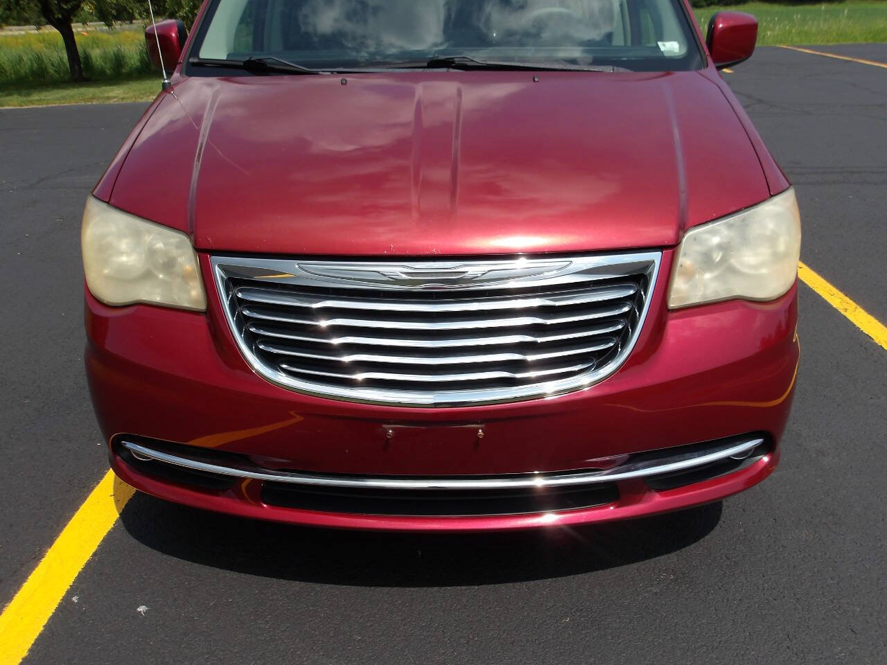 Used 2011 Chrysler Town & Country Touring FWD image 29
