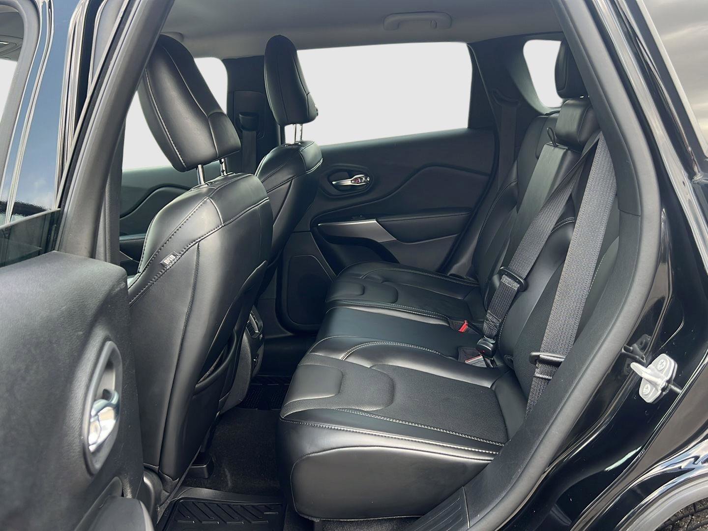 Used 2021 Jeep Cherokee Latitude Lux w/ Comfort/Convenience Group image 39