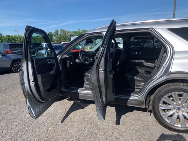 Certified 2022 Ford Explorer Limited w/ Equipment Group 301A RWD image 18