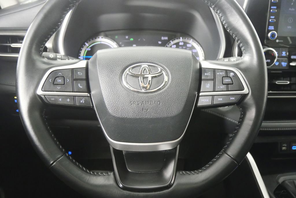 Used 2022 Toyota Highlander XLE image 25