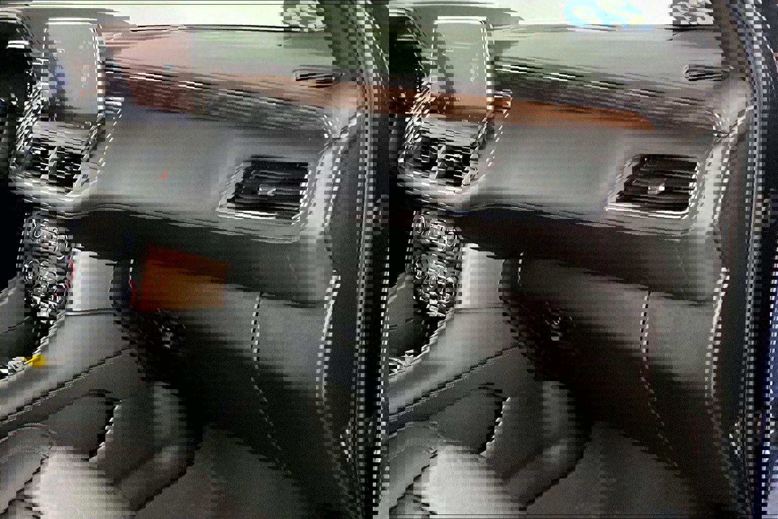 Used 2023 Chevrolet Suburban High Country image 27