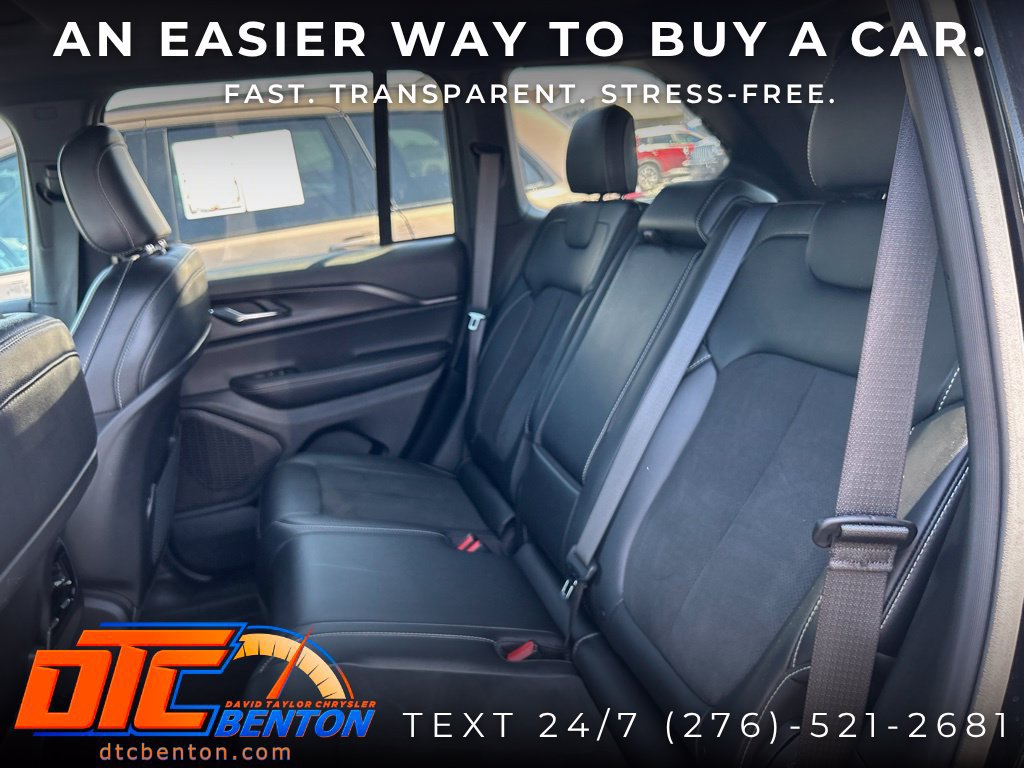 Used 2025 Jeep Grand Cherokee Altitude AWD/4WD image 21
