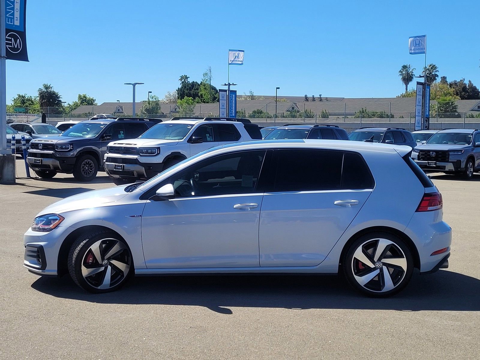 Used 2018 Volkswagen GTI SE image 8