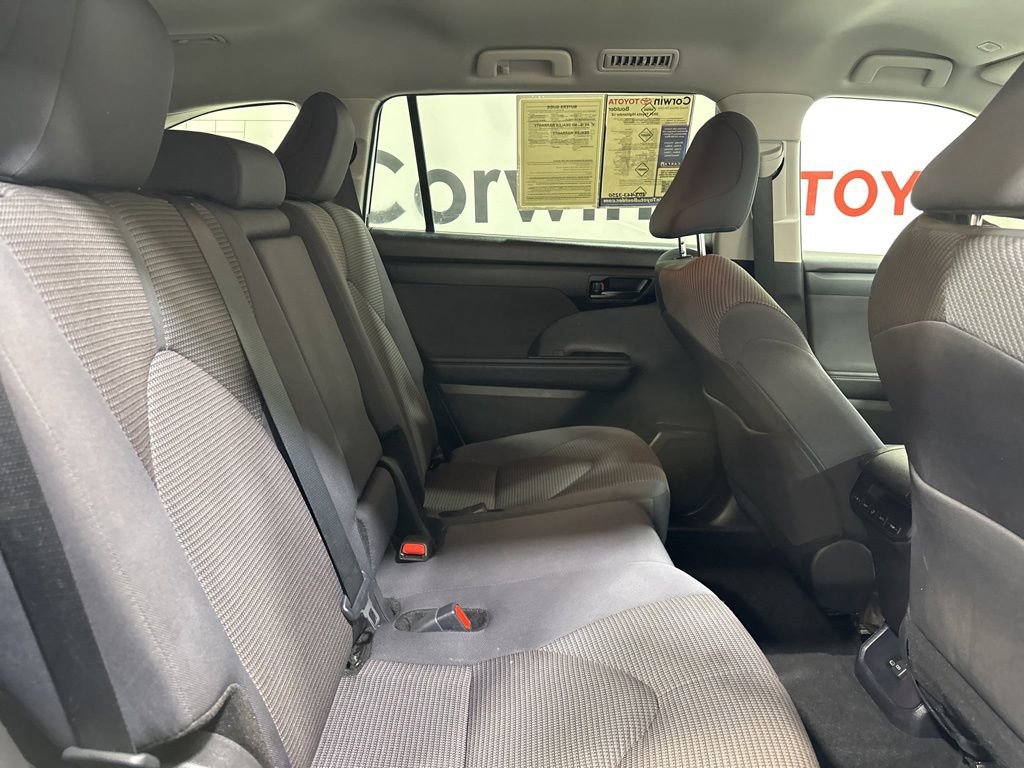 Used 2024 Toyota Highlander LE image 15