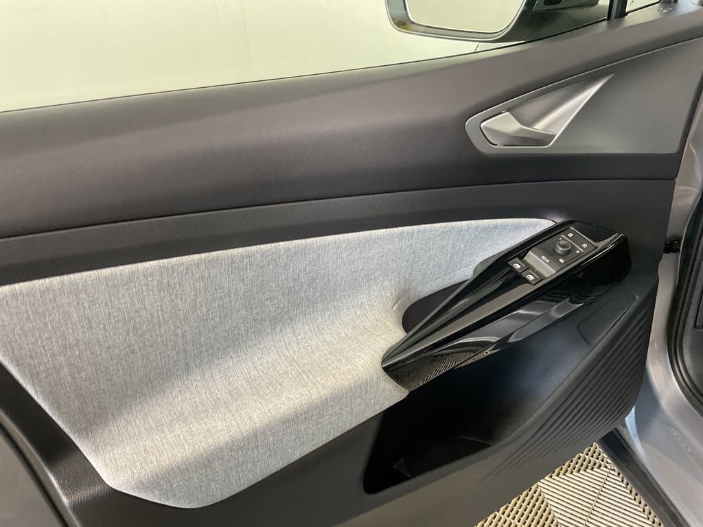 Used 2023 Volkswagen ID.4 Pro image 16