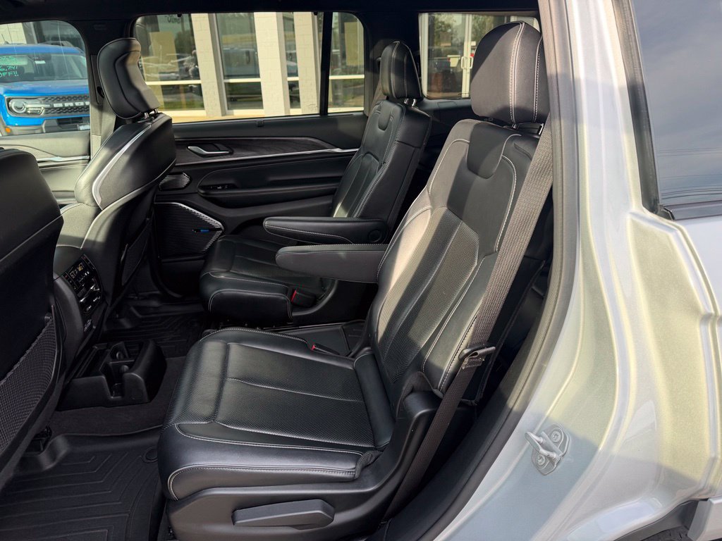 Used 2021 Jeep Grand Cherokee L Overland w/ Luxury Tech Group IV AWD/4WD image 9