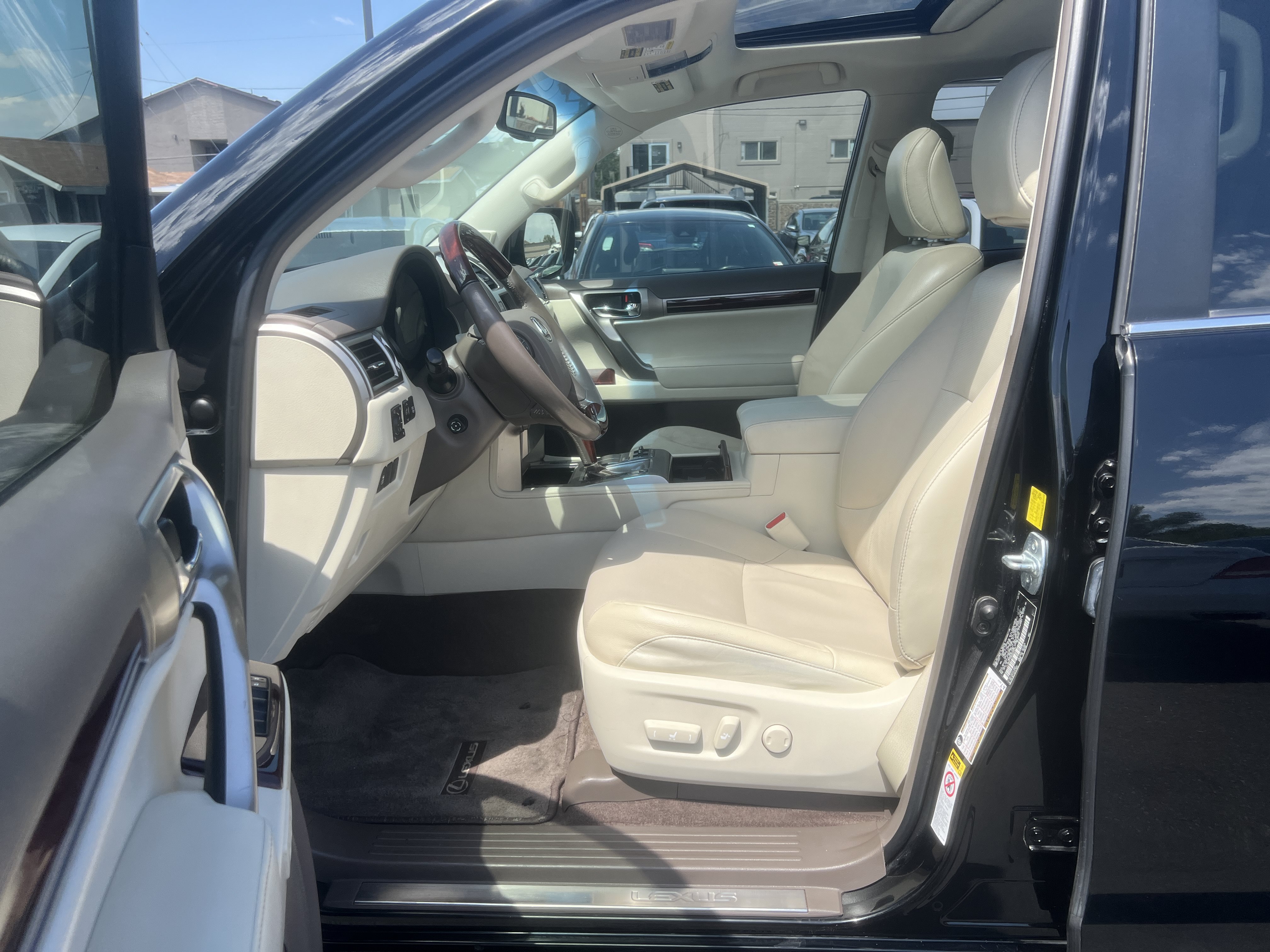Used 2011 Lexus GX 460 w/ Convenience Pkg AWD/4WD image 16