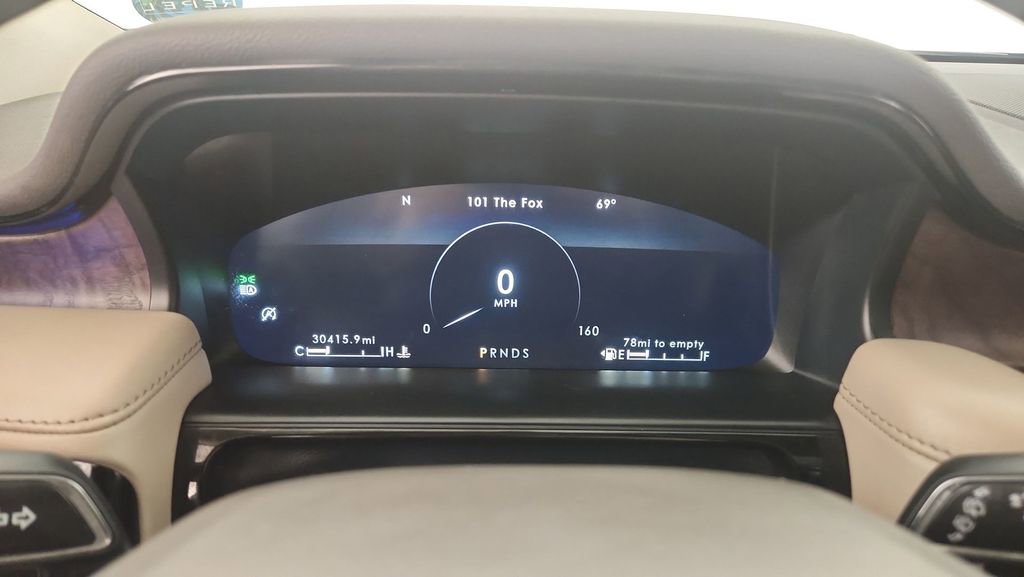 Used 2023 Lincoln Nautilus Reserve w/ Equipment Group 201A image 11