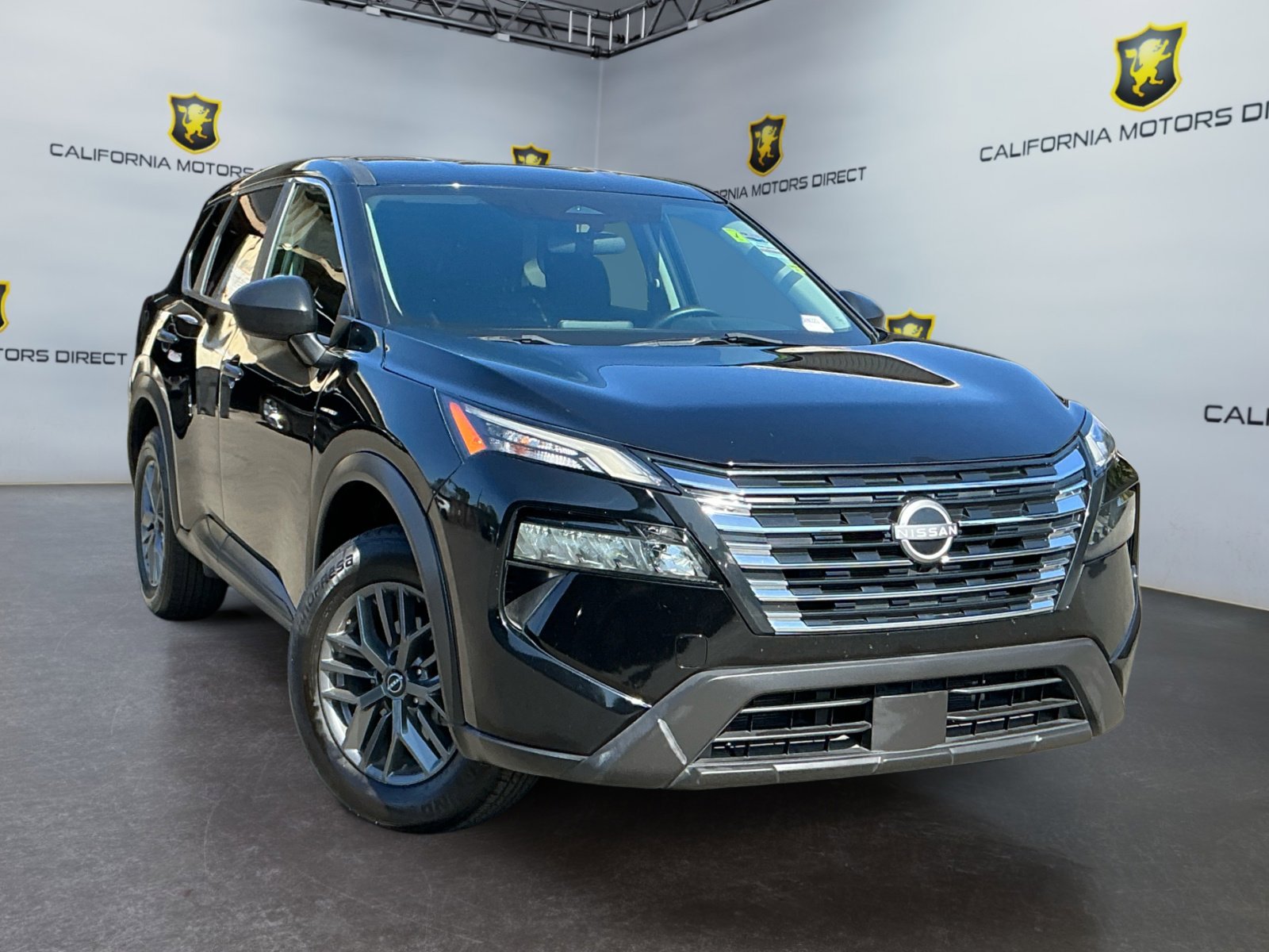 Used 2024 Nissan Rogue S image 3