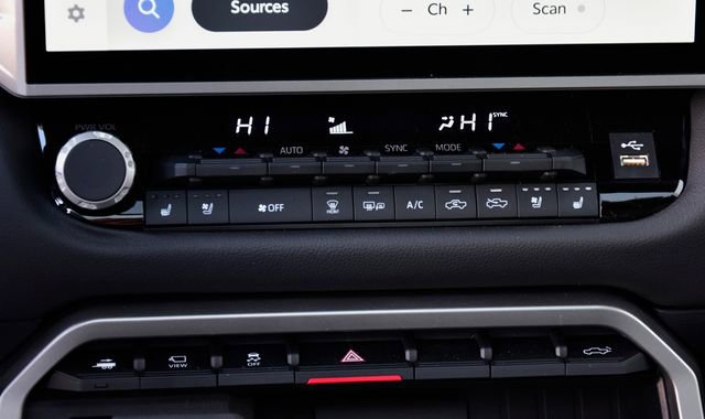 Used 2025 Toyota Tundra Limited image 23