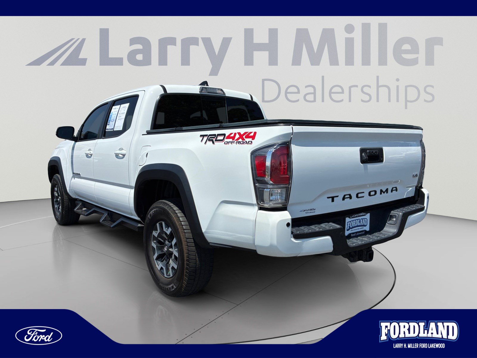 Used 2020 Toyota Tacoma TRD Off-Road w/ TRD Premium Off Road Package AWD/4WD image 3