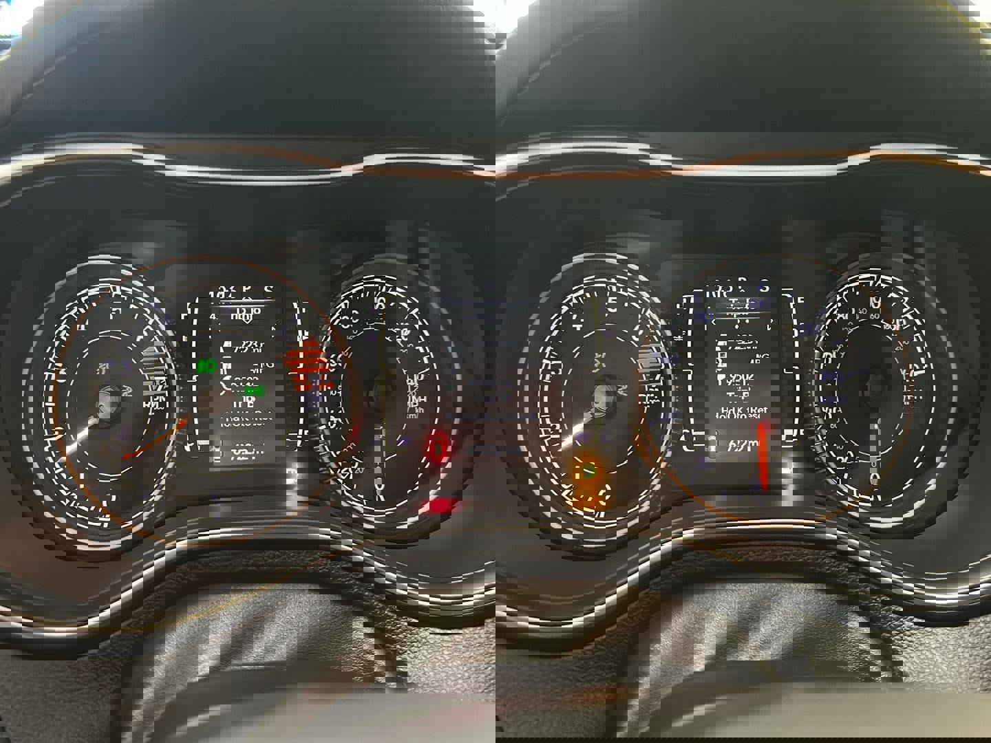 Used 2019 Jeep Cherokee Latitude Plus w/ Comfort/Convenience Group image 17