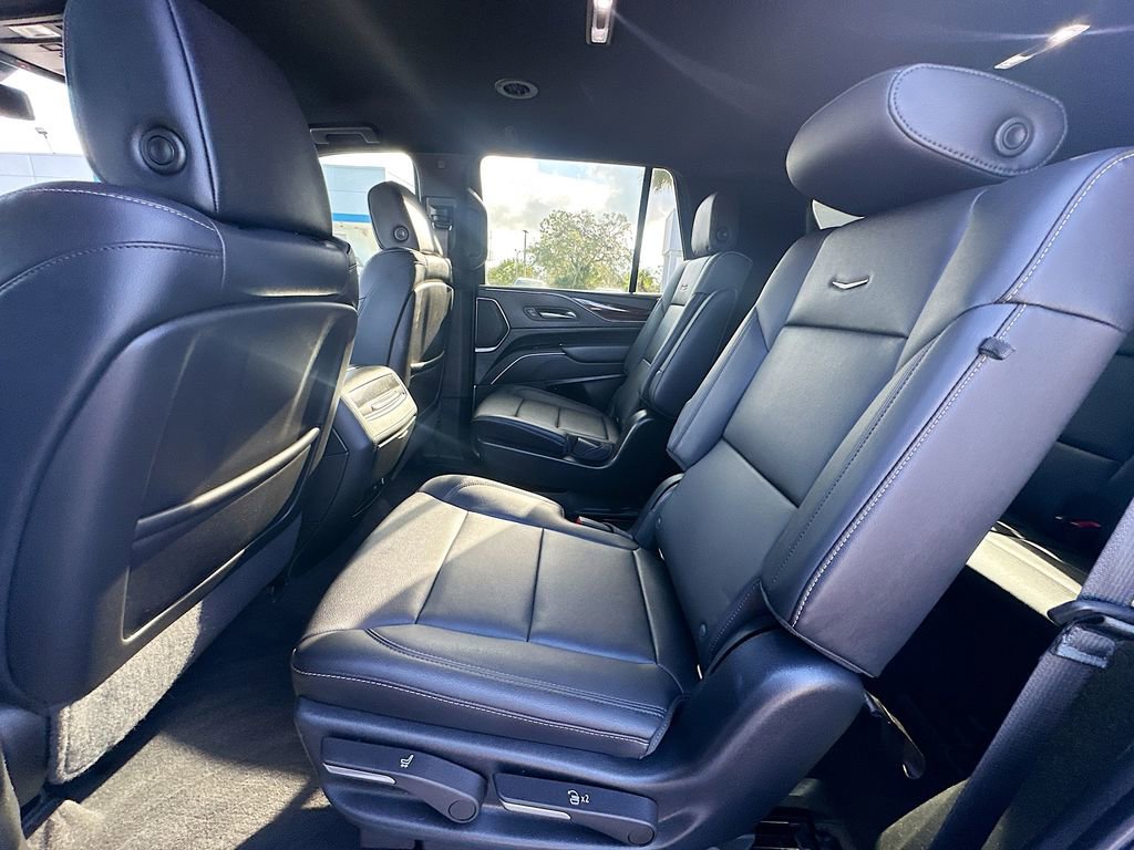Used 2022 Cadillac Escalade Luxury image 23